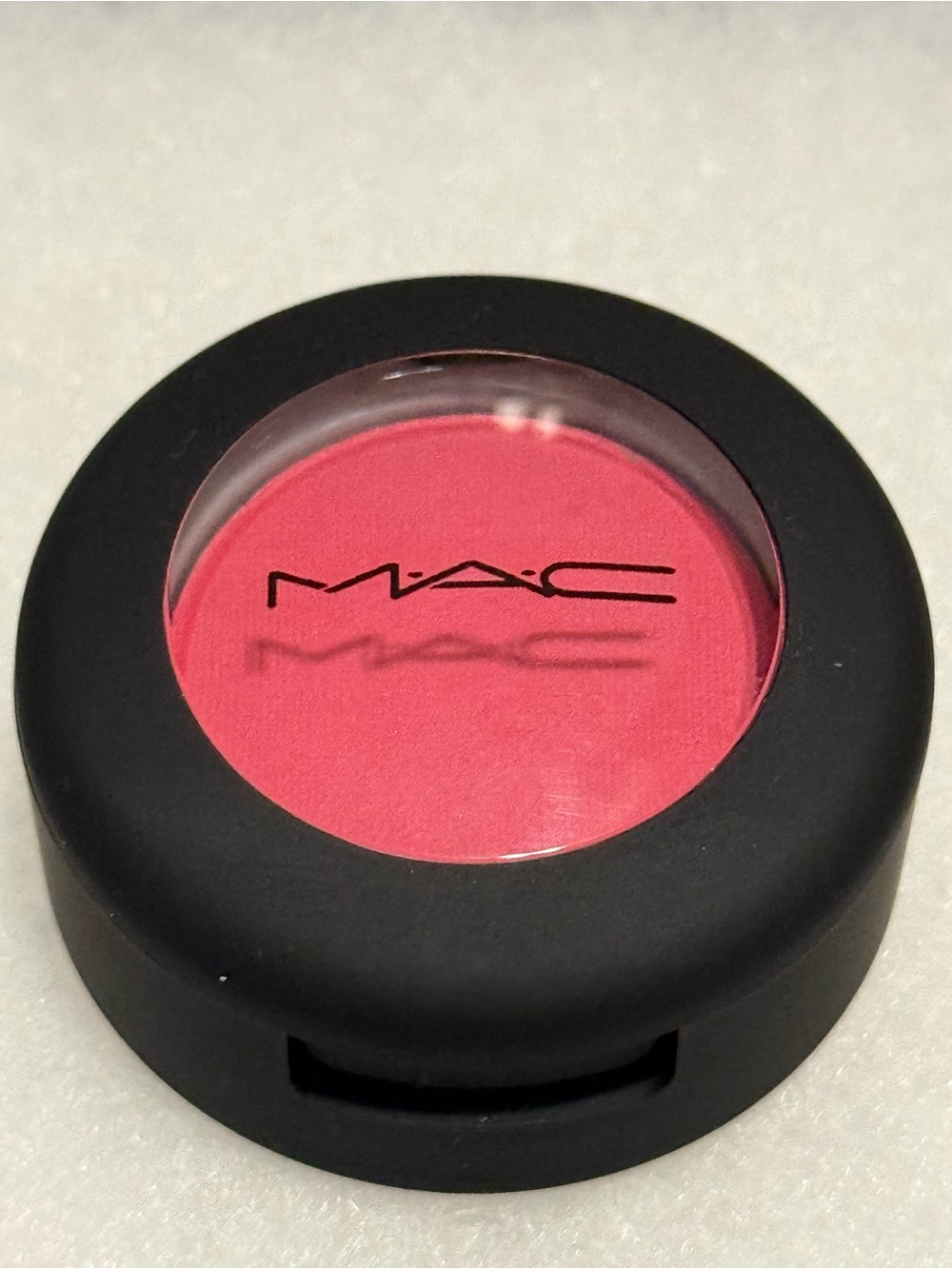 NEW - MAC Cosmetics Fall in Love Powder Kiss Eye Shadow